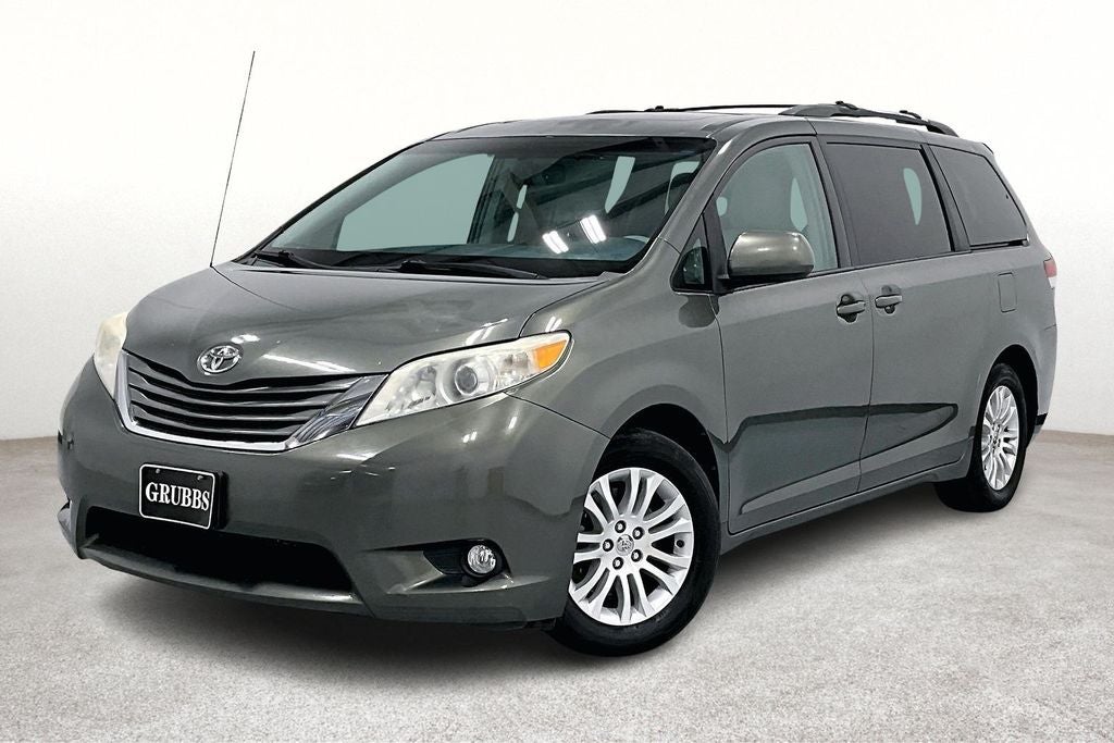 2013 Toyota Sienna XLE 8 Passenger