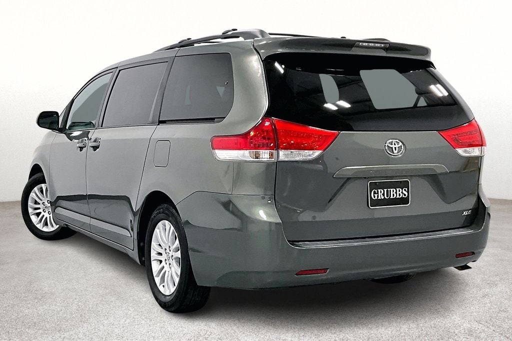 2013 Toyota Sienna XLE 8 Passenger
