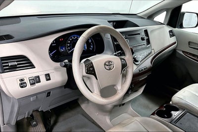 2013 Toyota Sienna XLE 8 Passenger