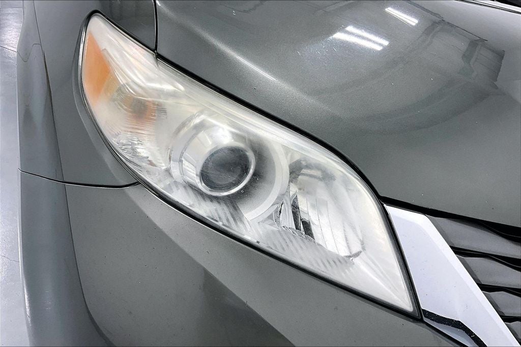 2013 Toyota Sienna XLE 8 Passenger