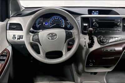 2013 Toyota Sienna XLE 8 Passenger