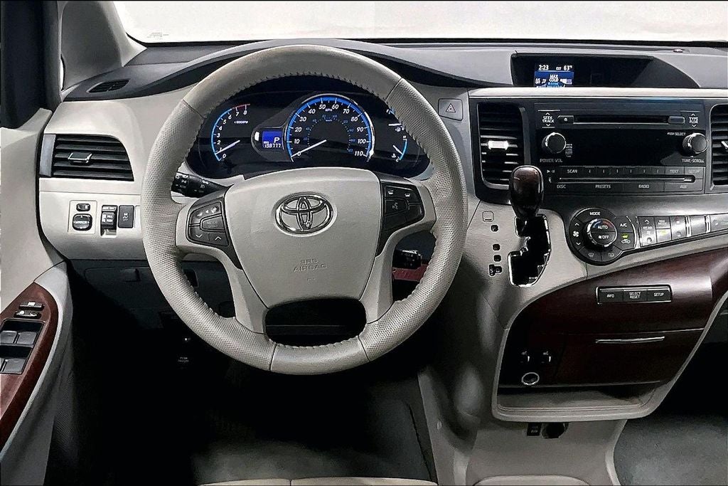 2013 Toyota Sienna XLE 8 Passenger