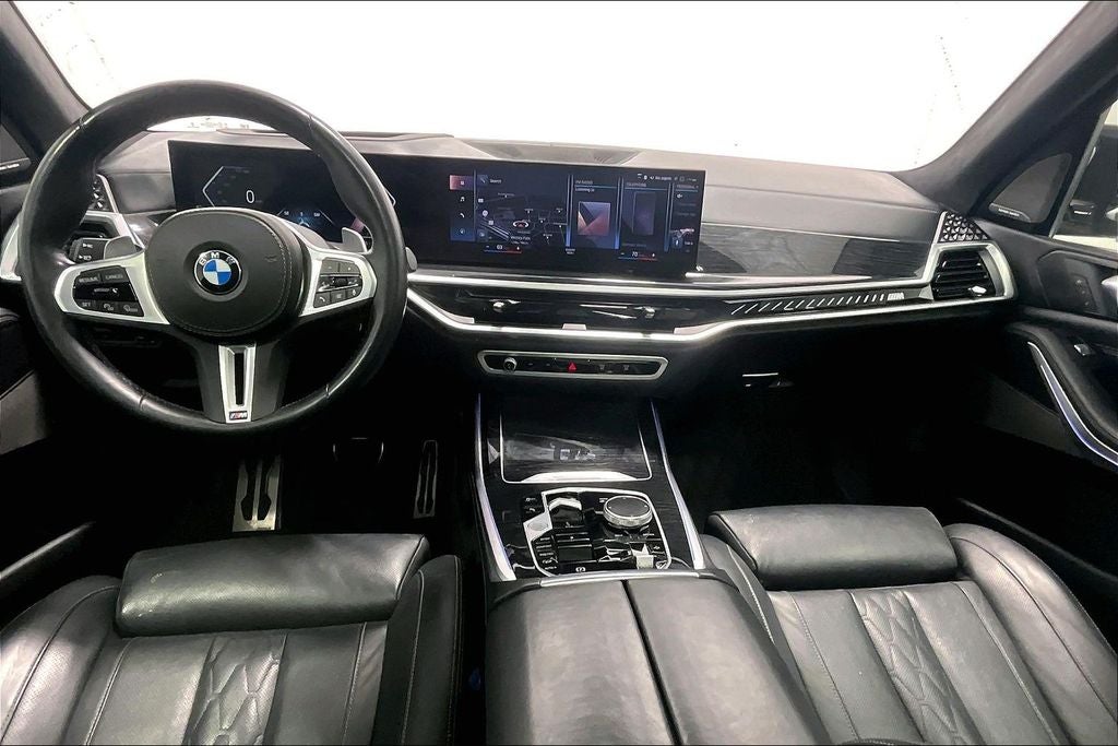 2023 BMW X7 M60i