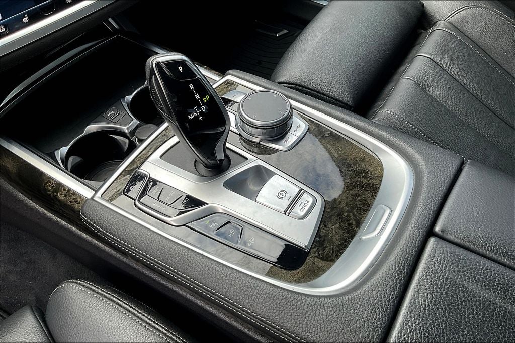 2022 BMW 7 Series 740i