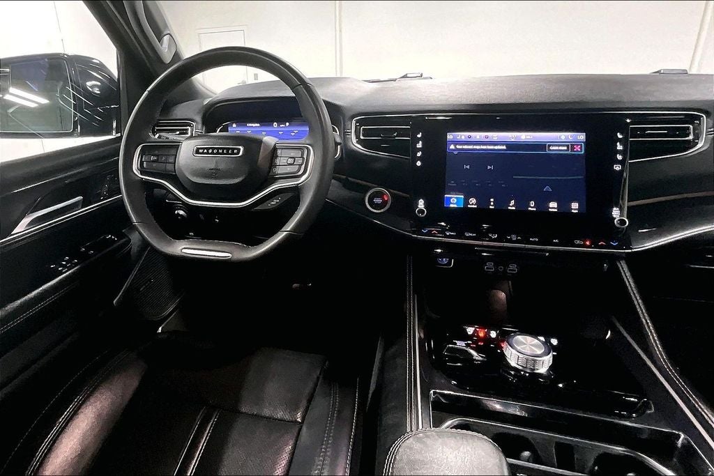 2023 Jeep Wagoneer Base