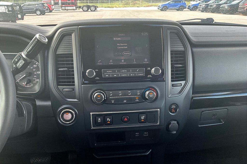 2023 Nissan Titan SV