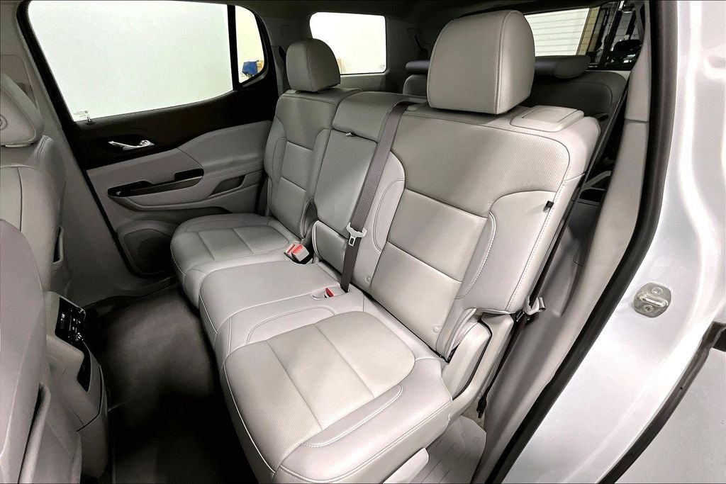 2022 GMC Acadia SLT
