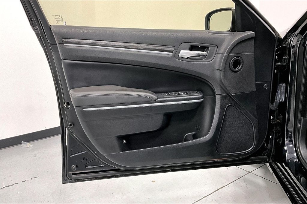 2021 Chrysler 300 Touring