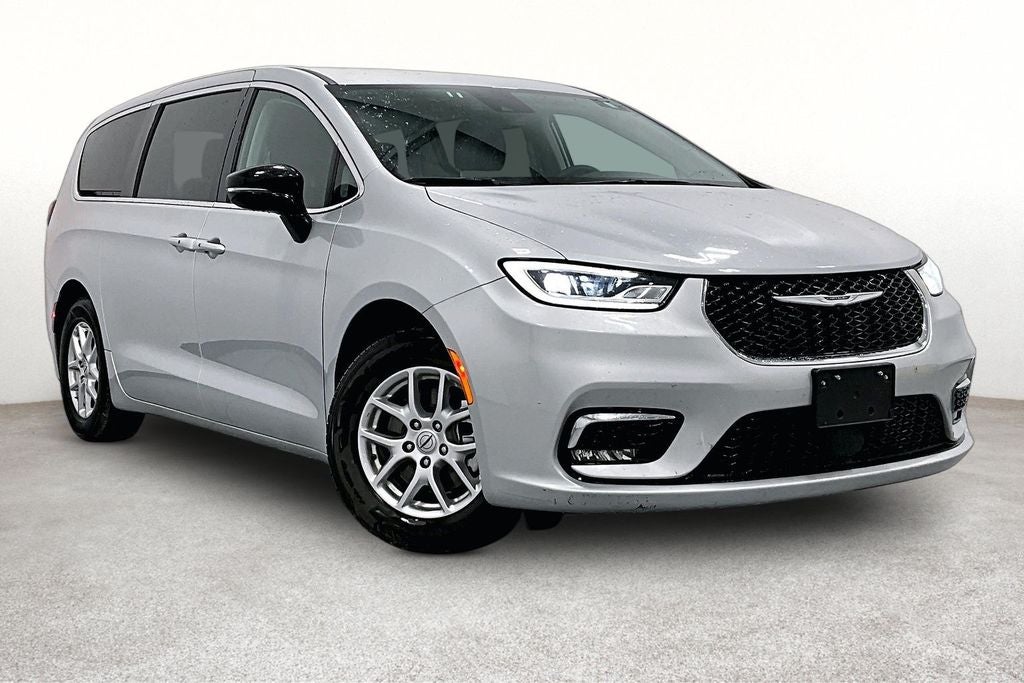 2024 Chrysler Pacifica Touring L's photo