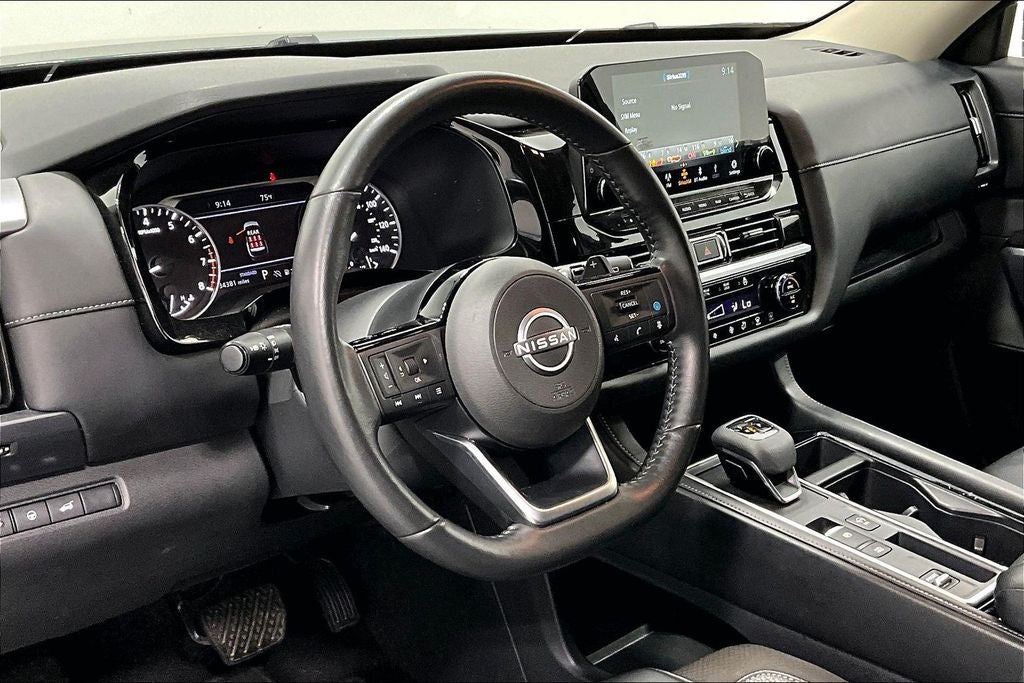 2025 Nissan Pathfinder SL