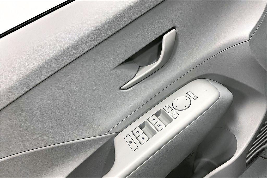 2026 Hyundai KONA SE FWD