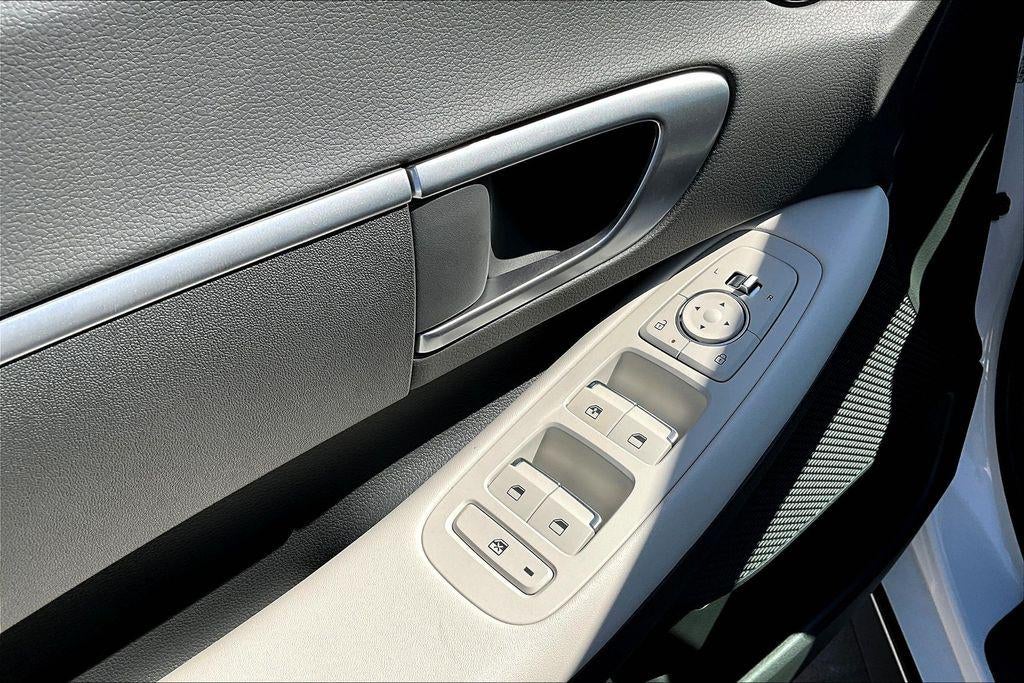 2025 Hyundai SONATA SE