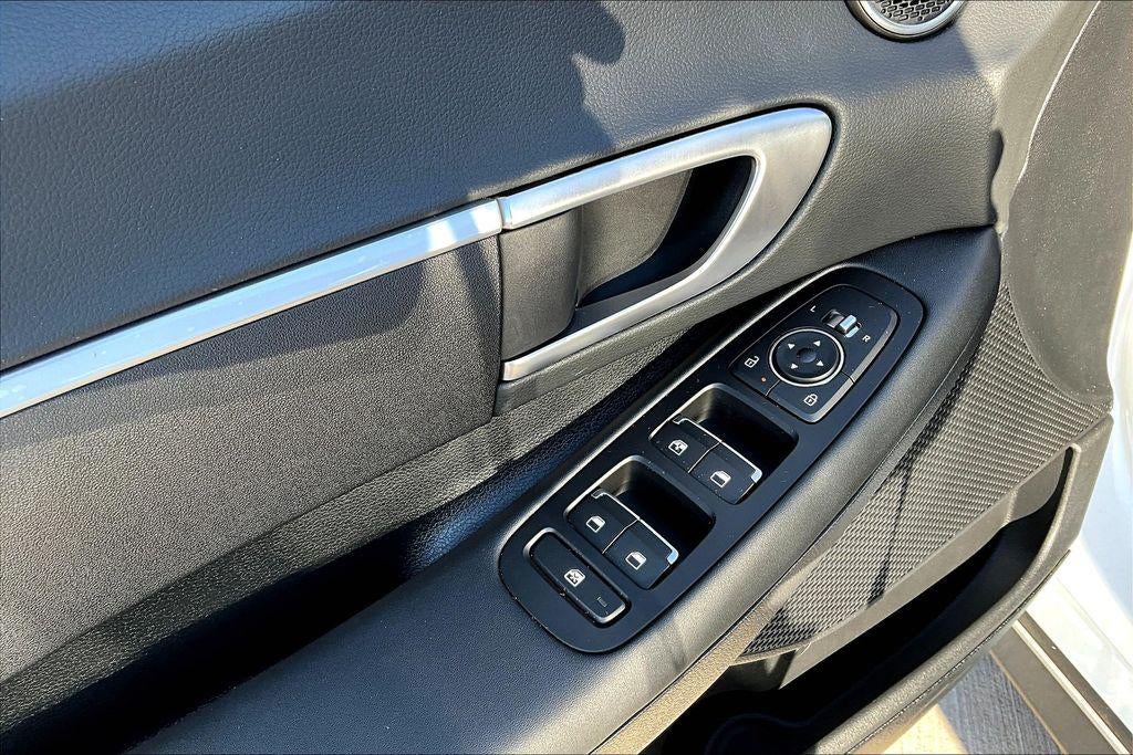 2025 Hyundai SONATA SE