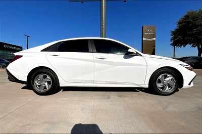 2025 Hyundai ELANTRA SE
