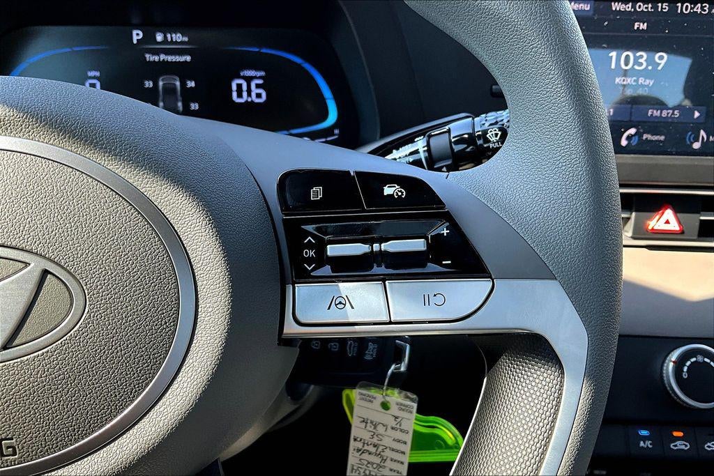 2025 Hyundai ELANTRA SE