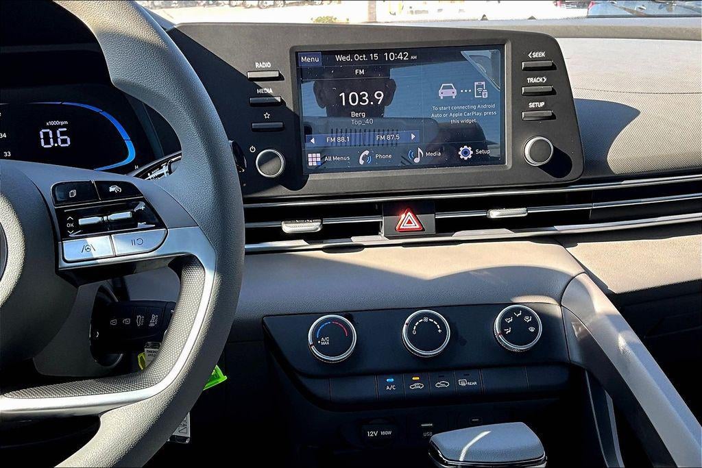 2025 Hyundai ELANTRA SE