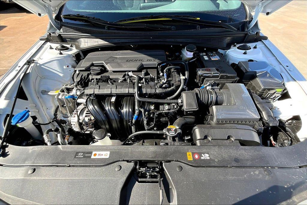 2025 Hyundai ELANTRA SE