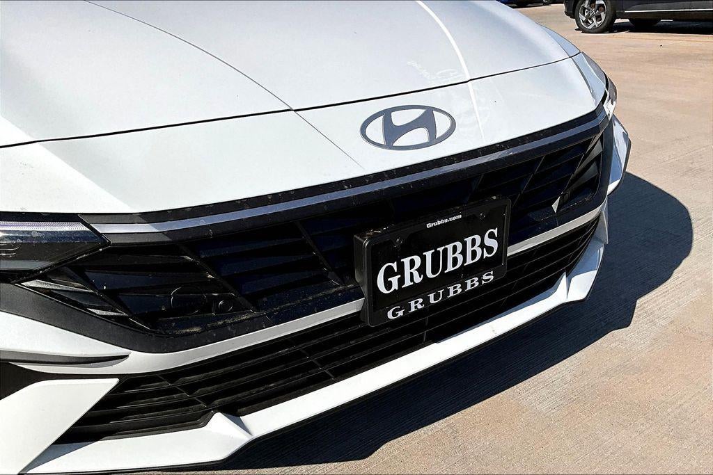 2025 Hyundai ELANTRA SE