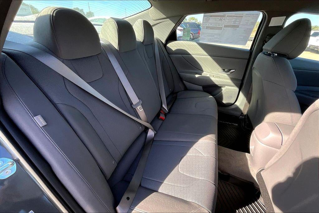 2025 Hyundai ELANTRA SE