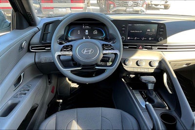 2025 Hyundai ELANTRA SE