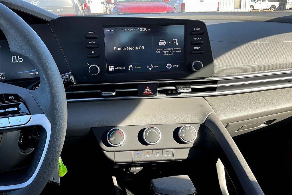 2025 Hyundai ELANTRA SE