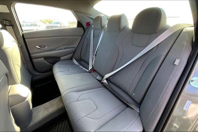 2025 Hyundai ELANTRA SE