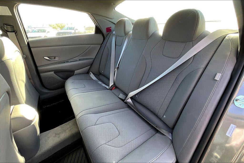 2025 Hyundai ELANTRA SE