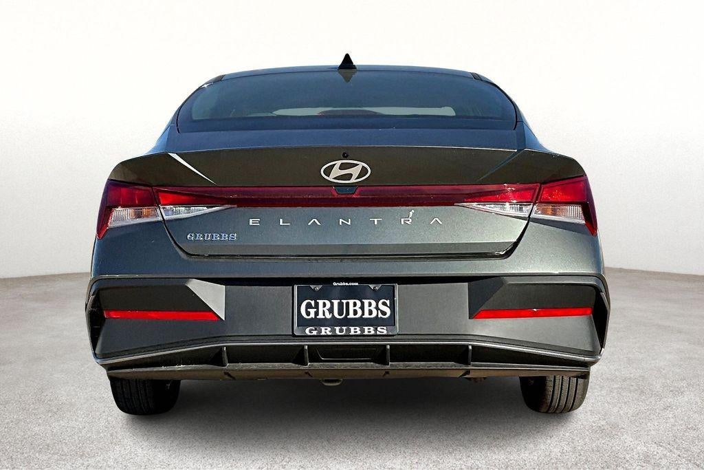 2025 Hyundai ELANTRA SE