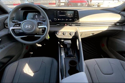2025 Hyundai ELANTRA SE