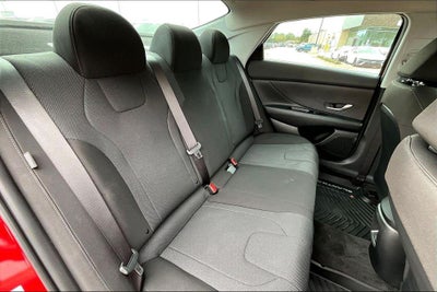 2025 Hyundai ELANTRA SE