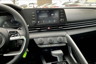 2025 Hyundai ELANTRA SE