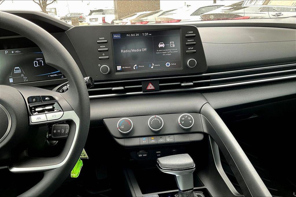 2025 Hyundai ELANTRA SE