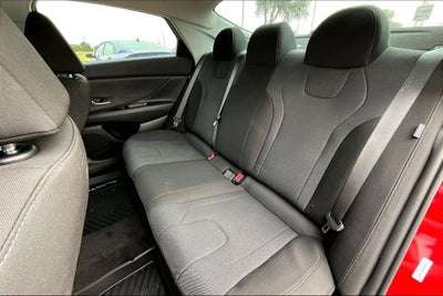 2025 Hyundai ELANTRA SE