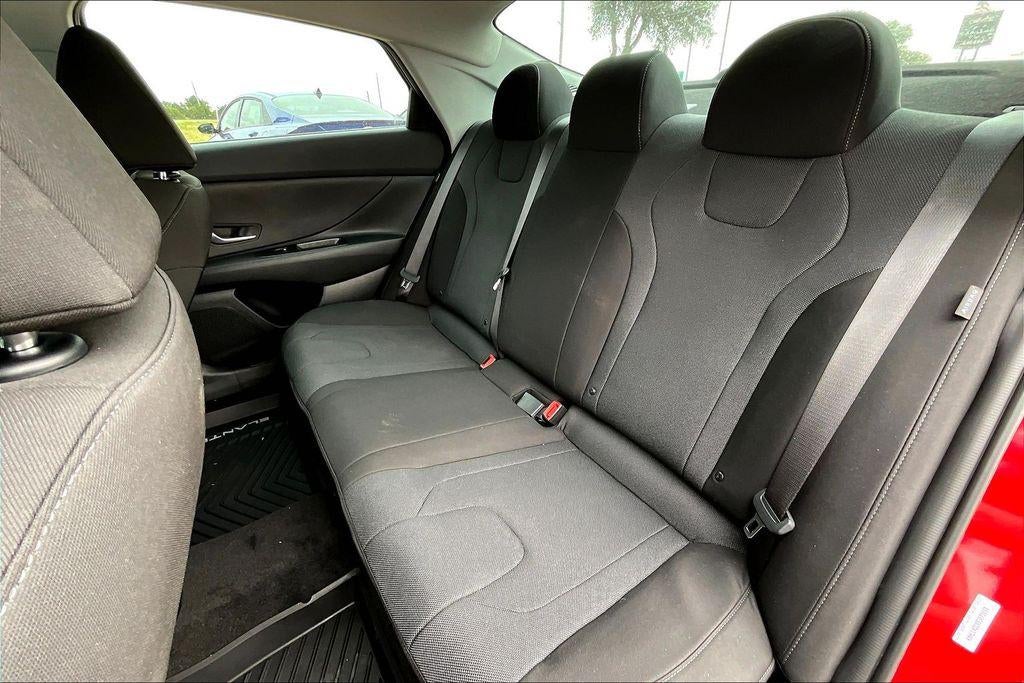 2025 Hyundai ELANTRA SE