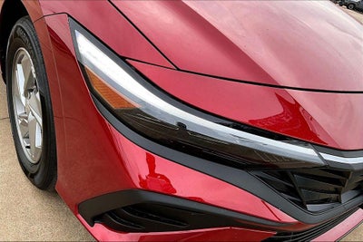 2025 Hyundai ELANTRA SE