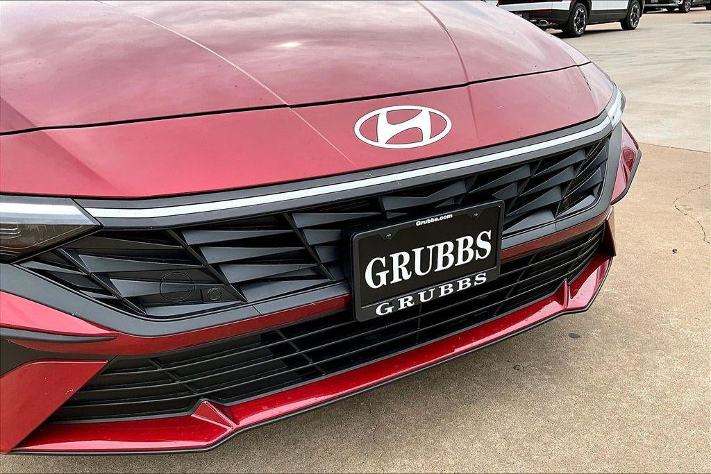 2025 Hyundai ELANTRA SE