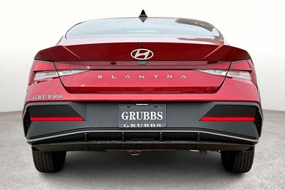 2025 Hyundai ELANTRA SE