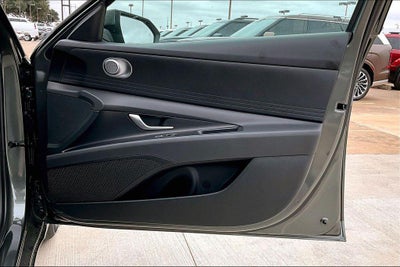 2026 Hyundai ELANTRA SE