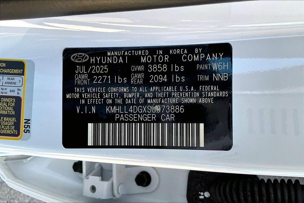 2025 Hyundai ELANTRA SE