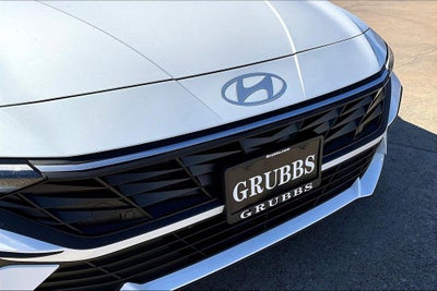 2025 Hyundai ELANTRA SE