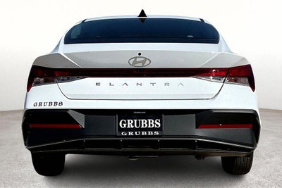 2025 Hyundai ELANTRA SE