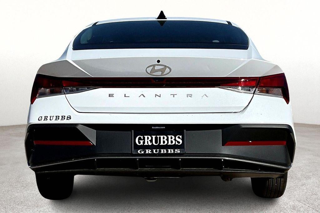 2025 Hyundai ELANTRA SE