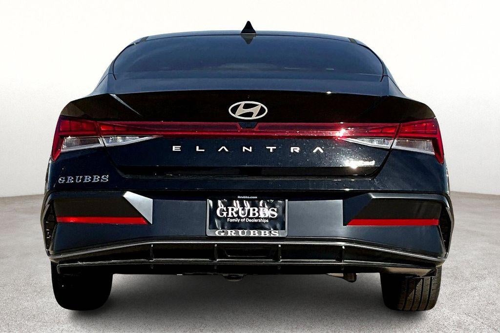 2025 Hyundai ELANTRA Limited