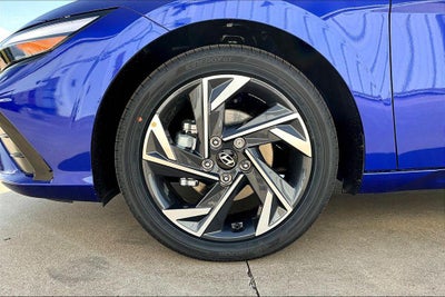 2025 Hyundai ELANTRA Limited