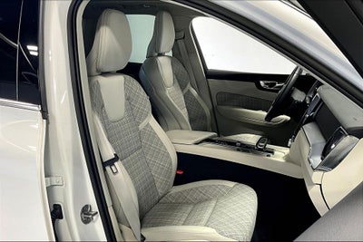 2022 Volvo XC60 B5 Momentum