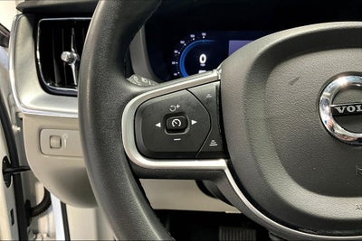 2022 Volvo XC60 B5 Momentum