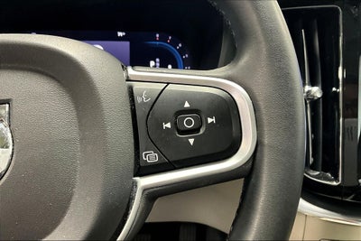 2022 Volvo XC60 B5 Momentum