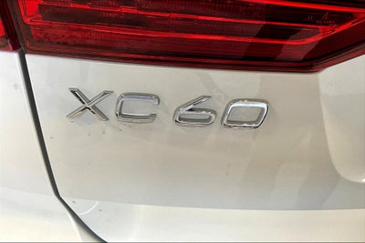 2022 Volvo XC60 B5 Momentum