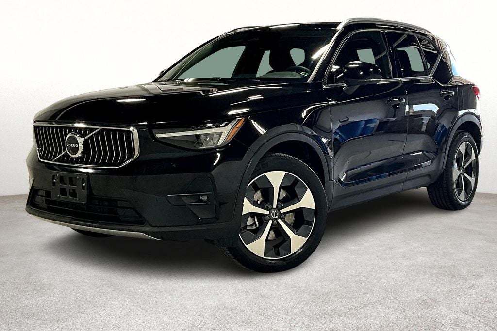 2024 Volvo XC40 B5 Plus Bright Theme