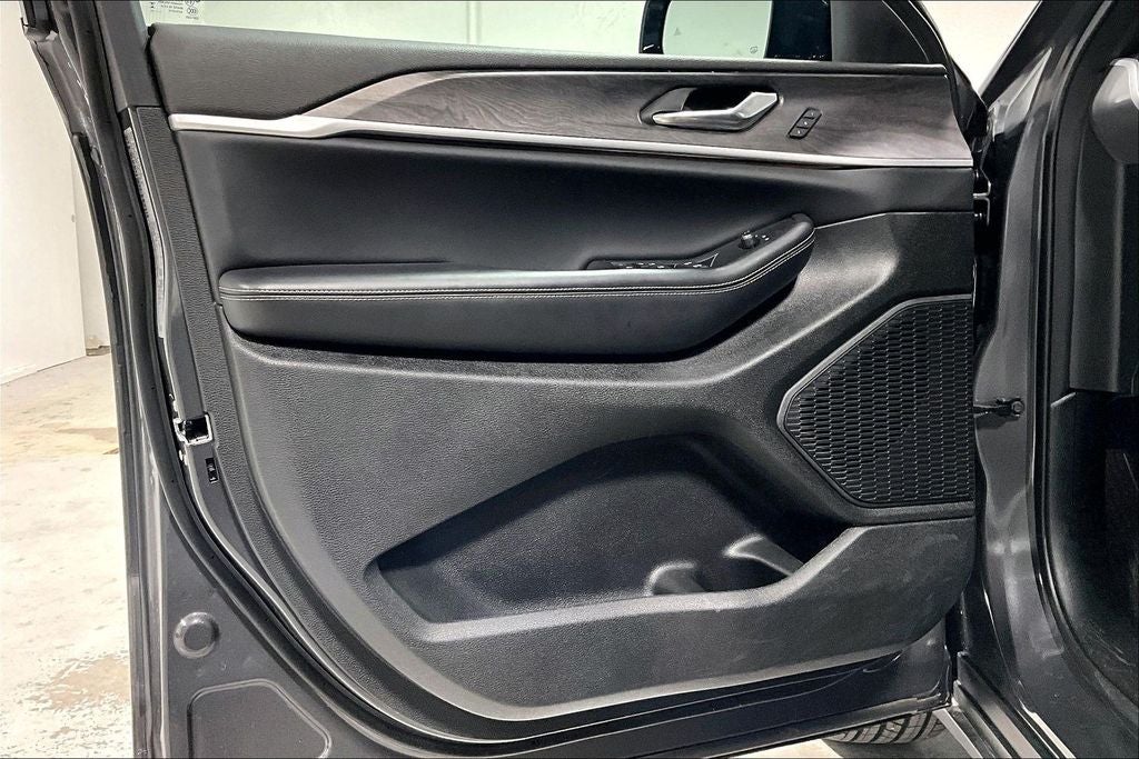 2025 Jeep Grand Cherokee Limited 4x2